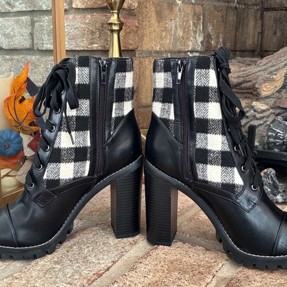 Brand New BCBGeneration Pilas Heeled Lace Up Bootie Black & Ivory Plaid Flannel - Picture 8 of 16